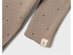 Rosa-brun body printet med små mørke prikker fra Lil Atelier 13233573 etherea